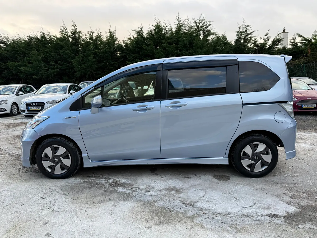 HONDA FREED 2016 PREMIUM  EDITION 6 SEATS HYBRID - Image 6