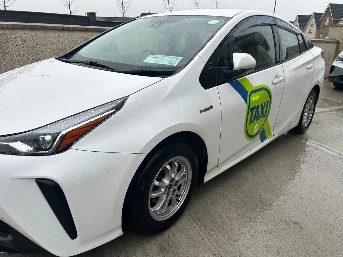 2022 TAXI READY Toyota Prius 1.8 hybrid autoamtic - Image 2