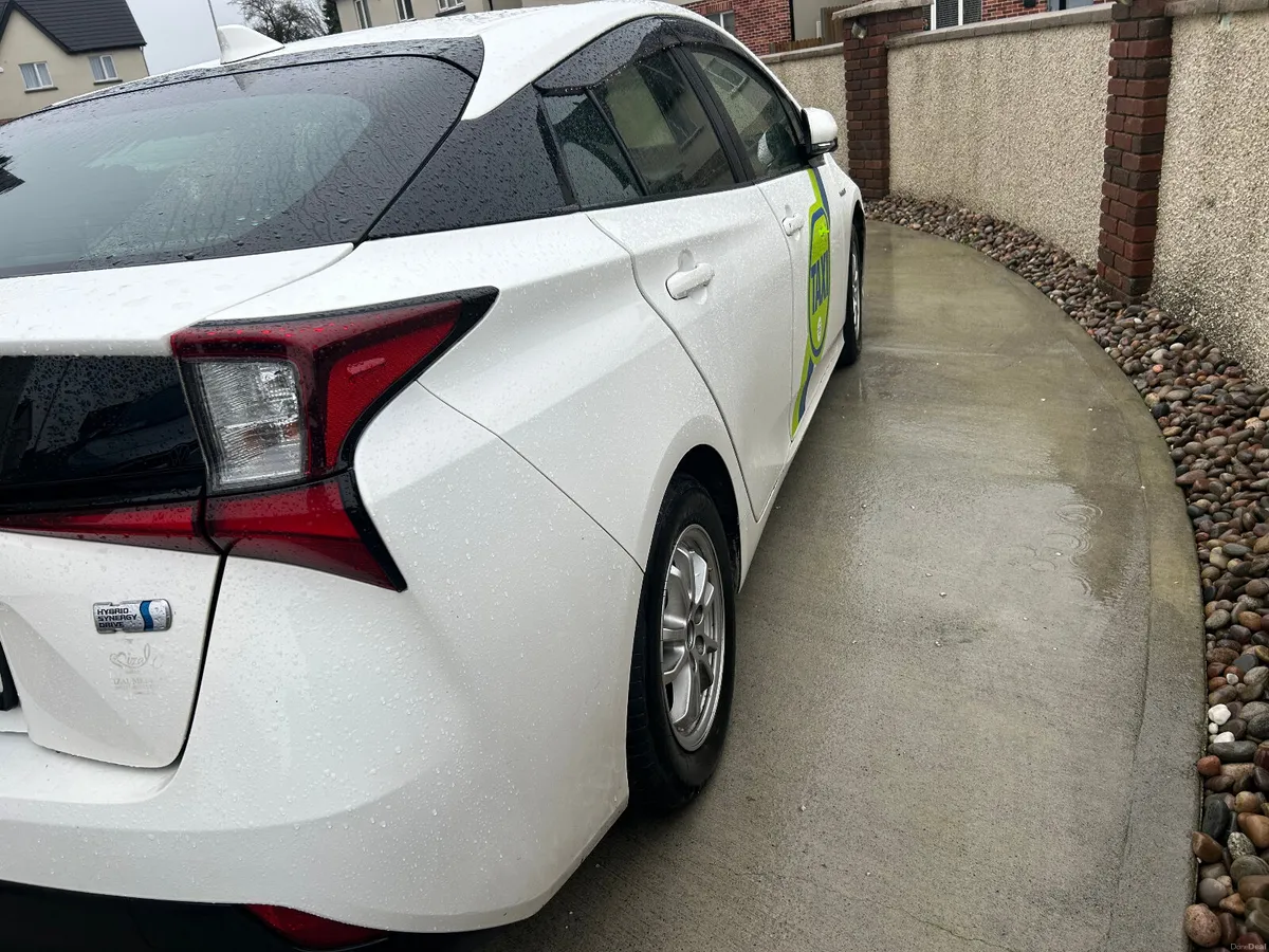 2022 TAXI READY Toyota Prius 1.8 hybrid autoamtic - Image 3