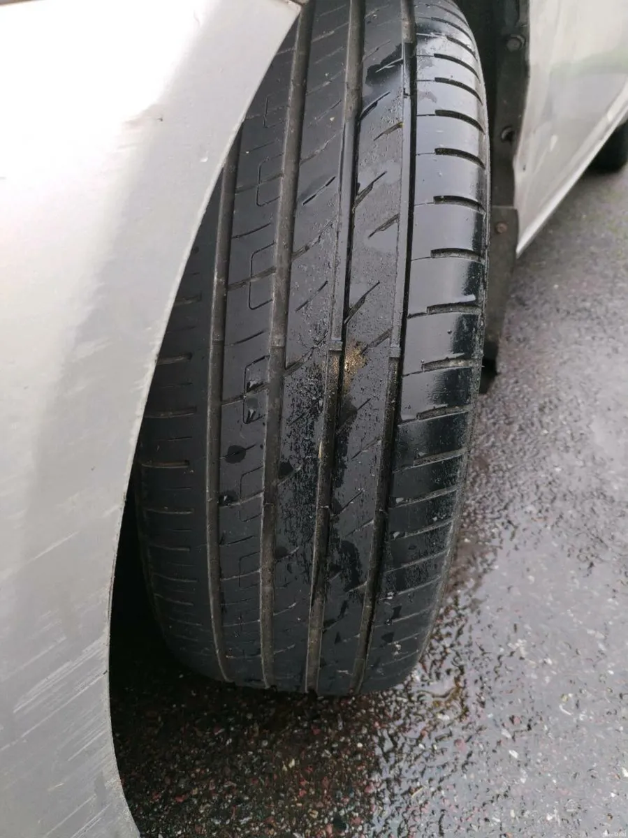 Toyota Avensis 2.2 diesel automatic - Image 4