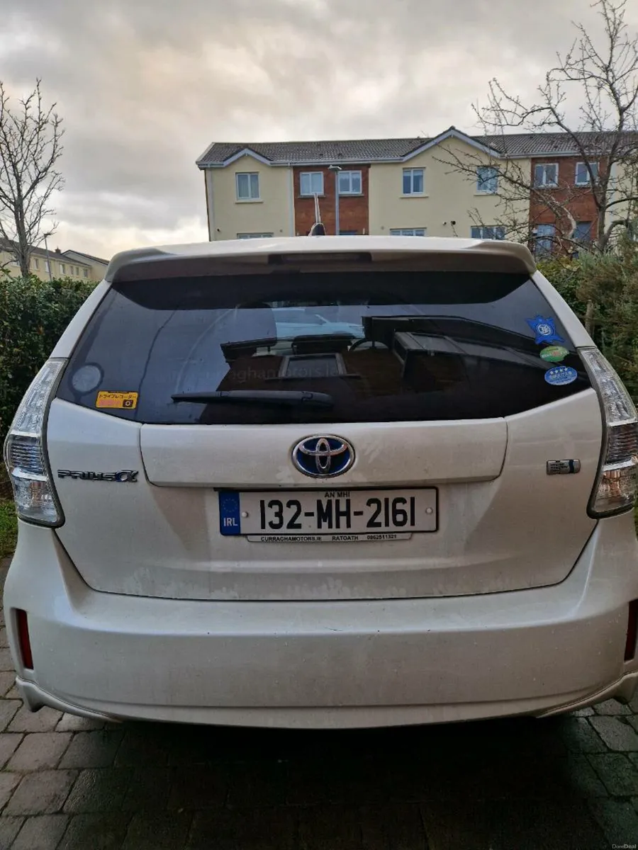 Toyota Prius Alpha - Image 3