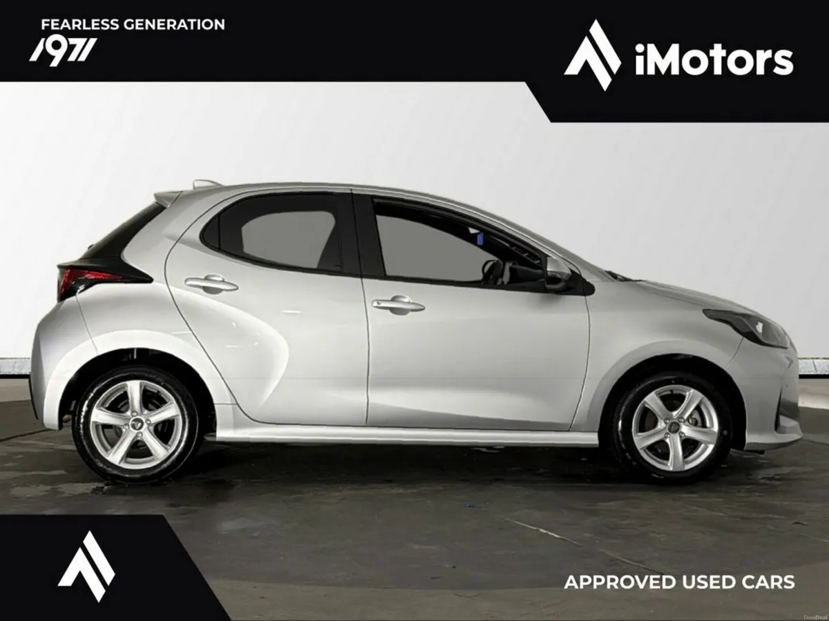 Toyota Yaris HYBRID AUTOMATIC - Image 2