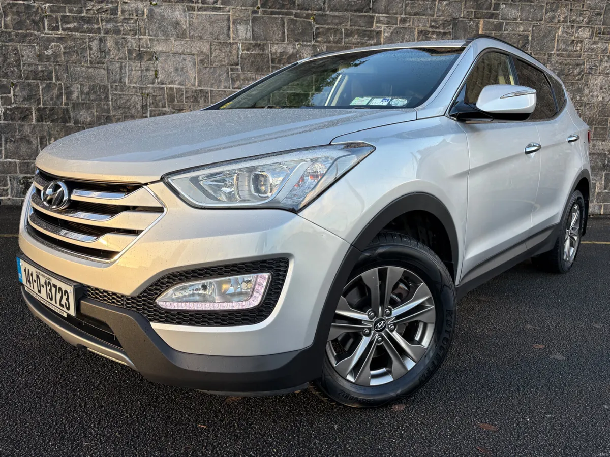 Hyundai Santa Fe 4WD!! LOW KMS!! Warranty 👍👍 - Image 3