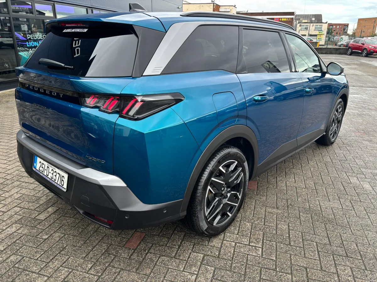 2025 Peugeot 5008 Allure Hybrid - Image 4