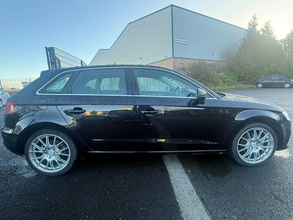Audi A3 1.4 L black 2014 - Image 3