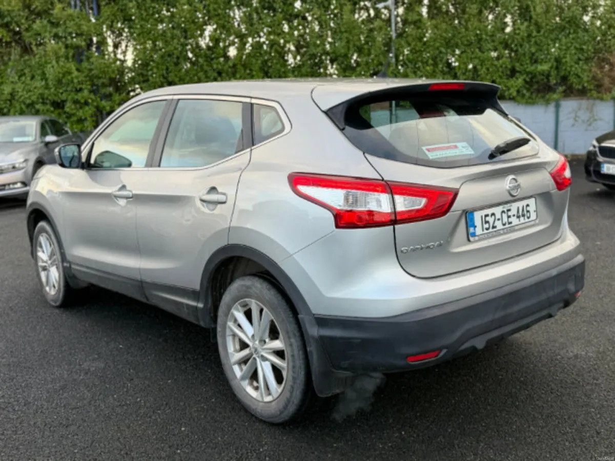 Nissan Qashqai 1.2 PET SV E6 4DR - Image 3