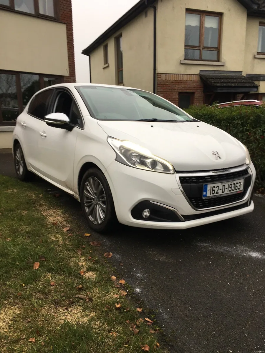 Peugeot 208 1.2 Allure 110 Low mileage. - Image 1