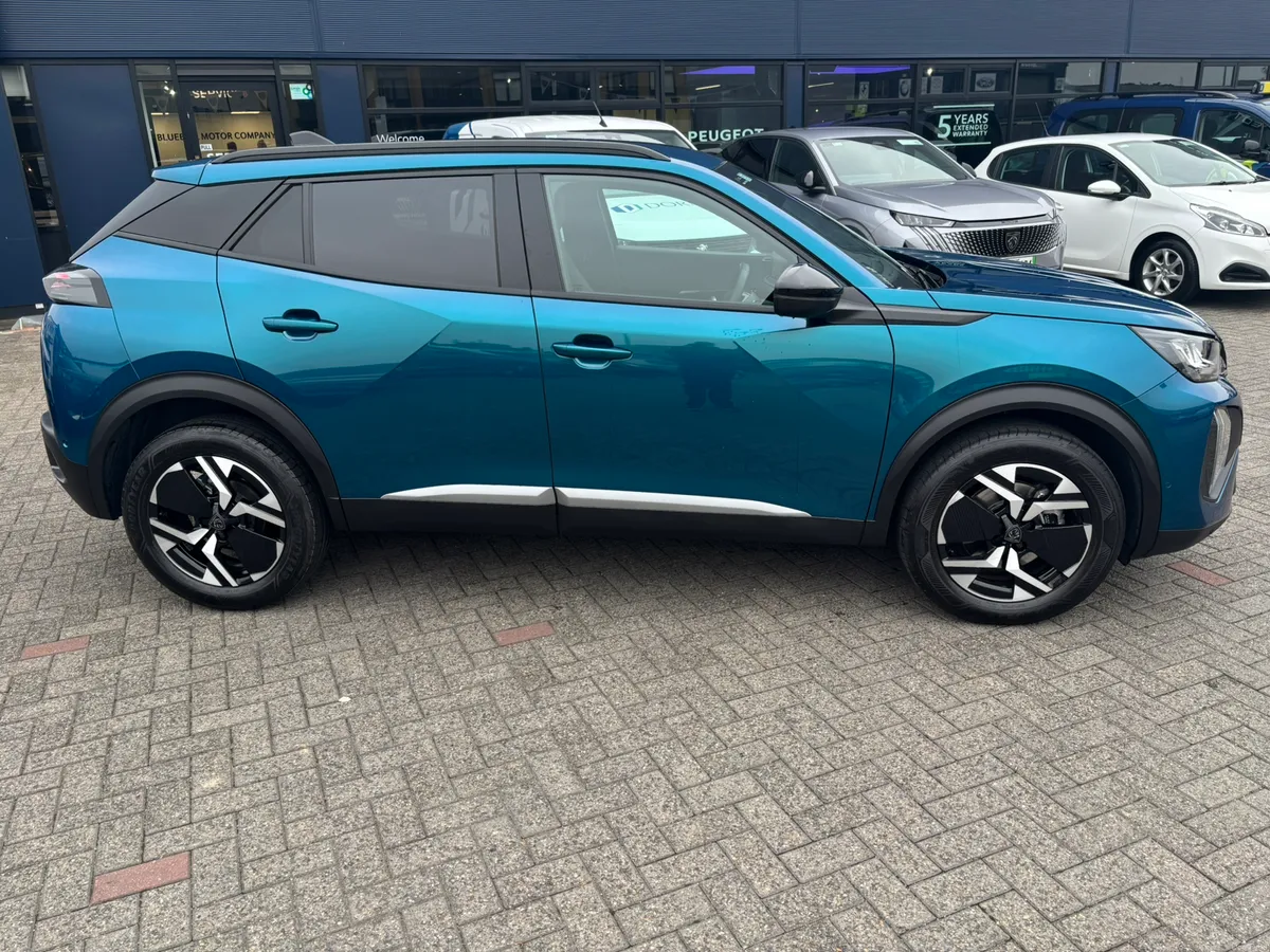 2025 Peugeot 2008 Allure Hybrid - Image 3