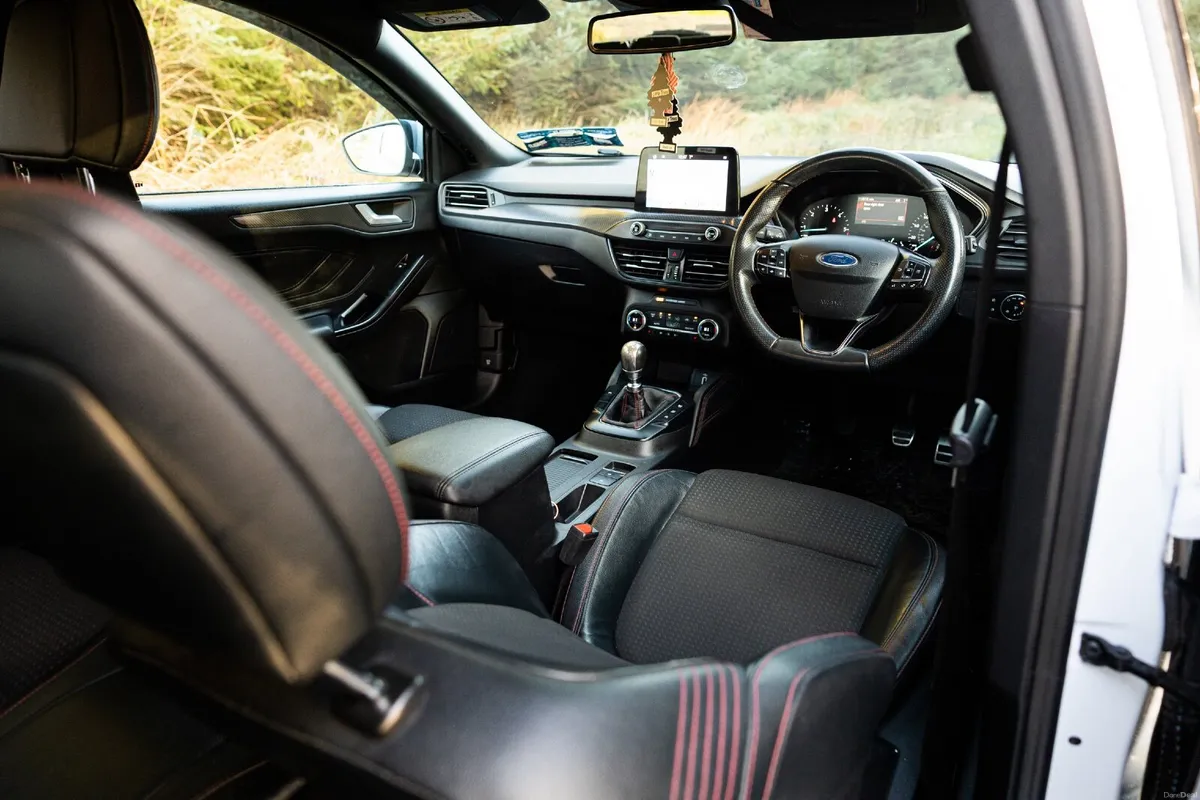 Ford Focus ST-LINE X 120PS - Image 2