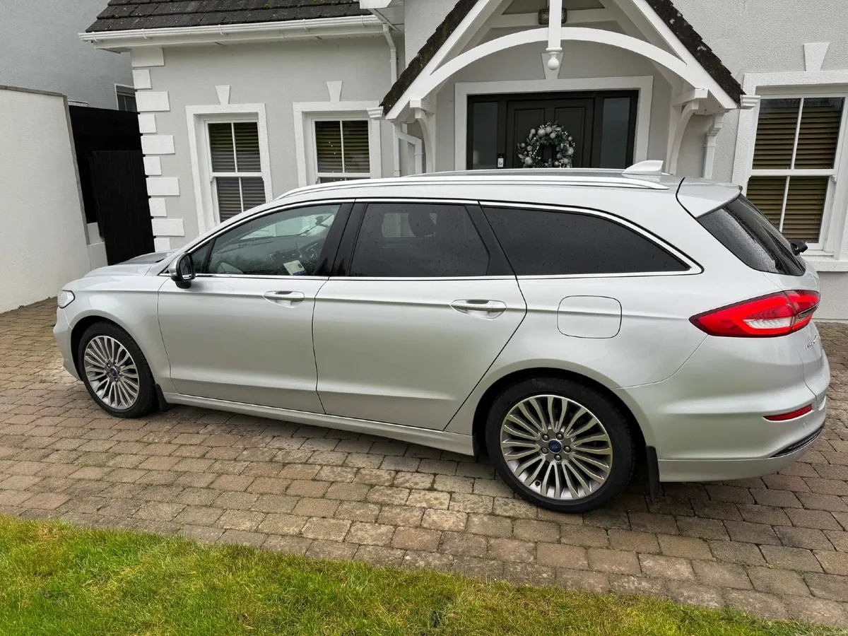 Ford Mondeo 2022 Titanium HEV Estate - Image 3