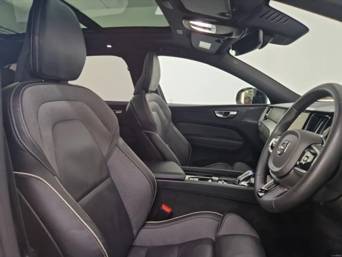 Volvo XC60 T6 PHEV Plus Dark - Image 4