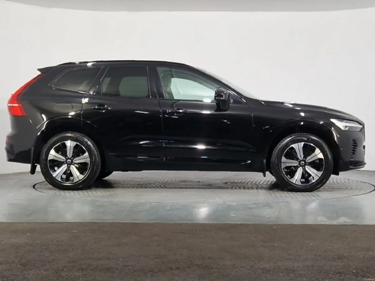Volvo XC60 PHEV Plus Dark - Image 4