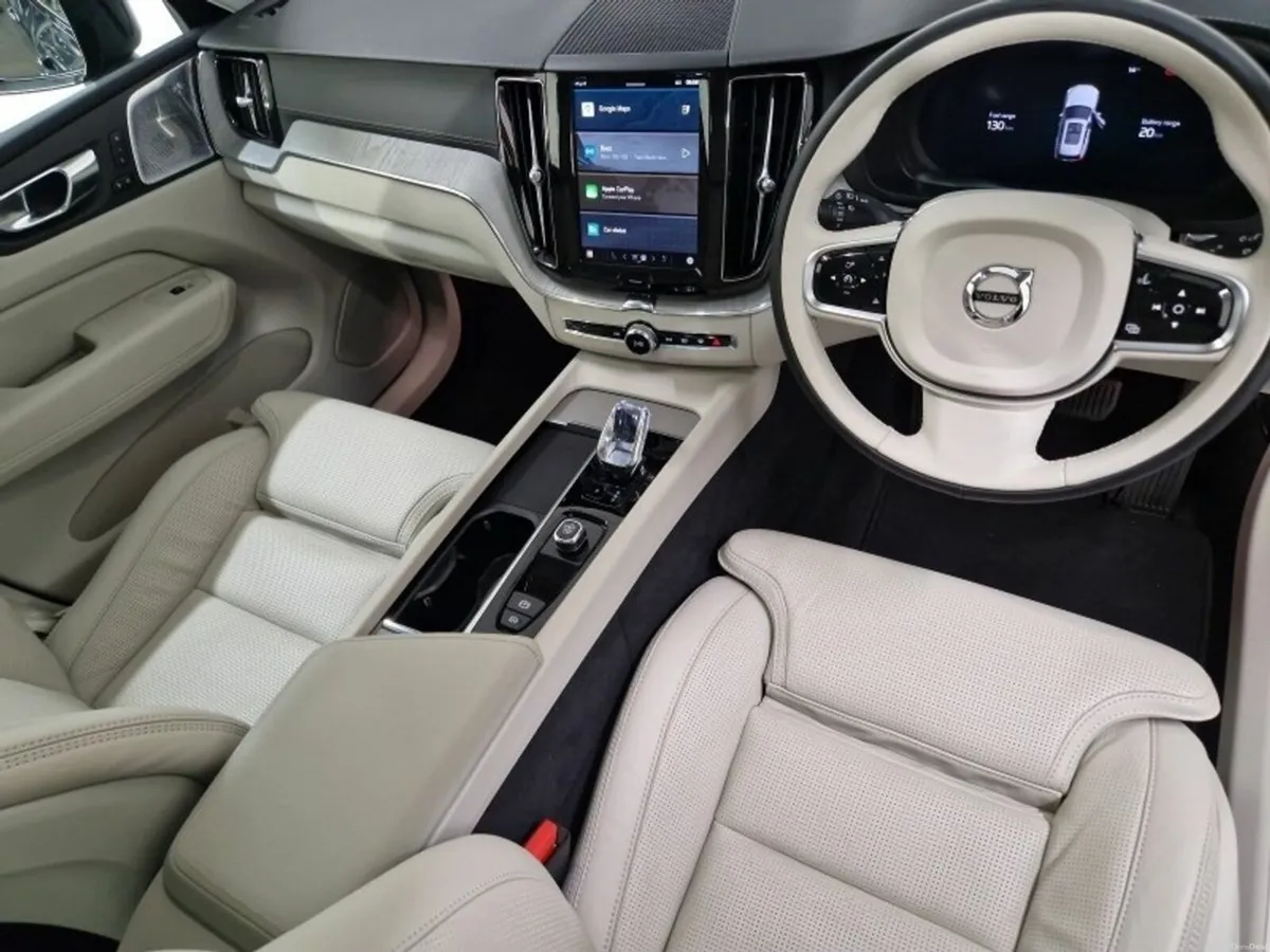 Volvo XC60 T6 PHEV Ultra Dark AWD - Image 4
