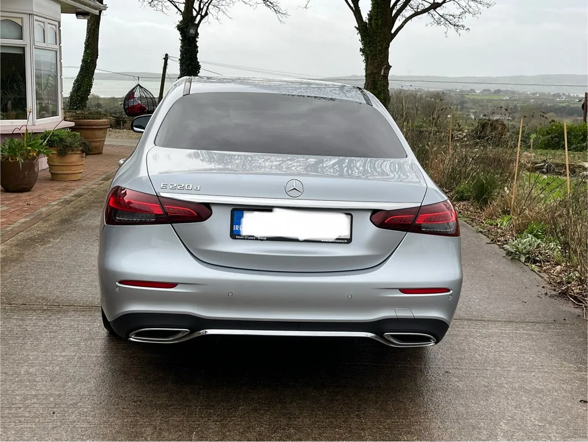 Mercedes E 220 diesel saloon - Image 3