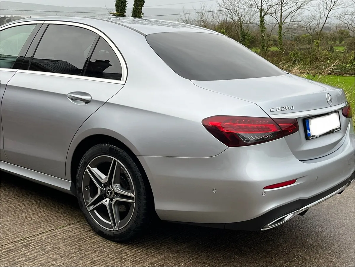 Mercedes E 220 diesel saloon - Image 4