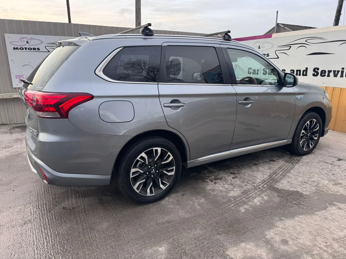 161 Mitsubishi Outlander PHEV 2.0L MIVEC 4WD - Image 4