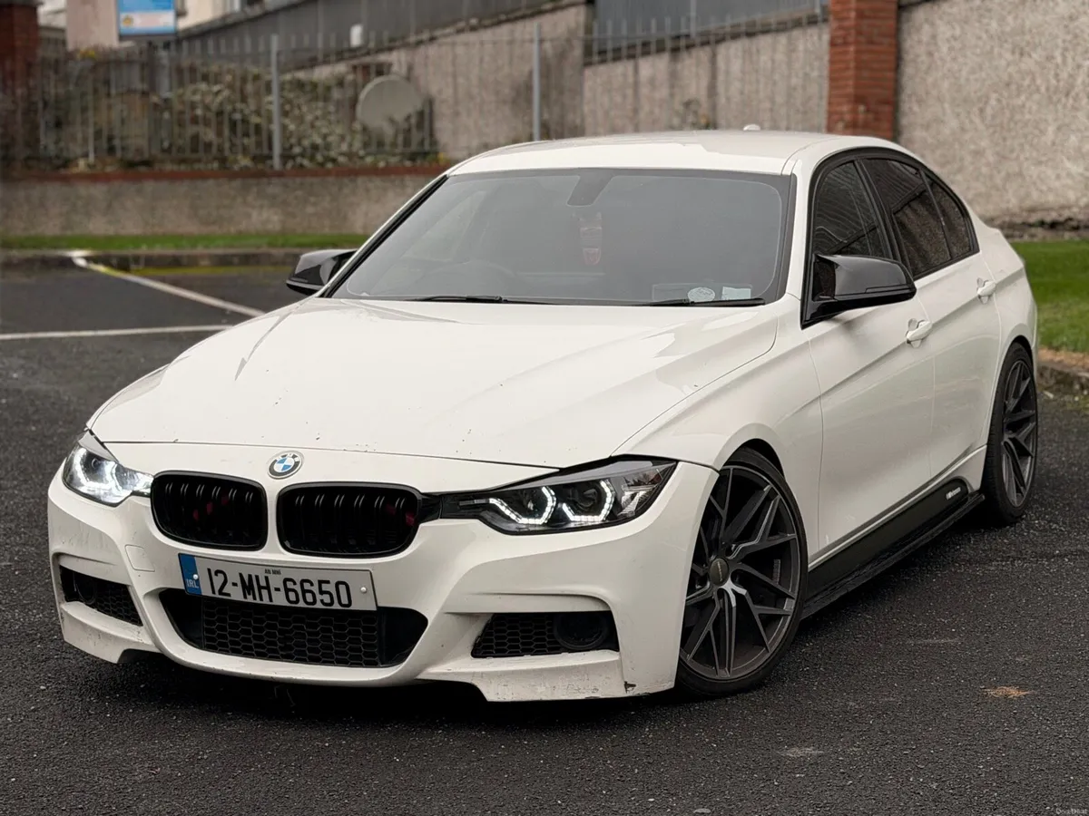 F30 318D Msport Red interior - Image 2