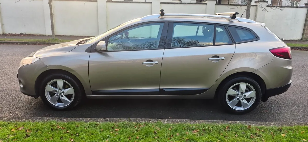 11 Renault Megane Estate NCTd - Image 4