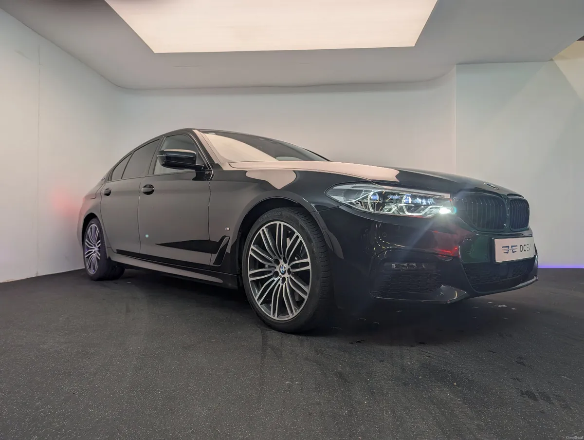 BMW 530e M Sport 2020 | Black/Black - Sunroof - Image 3