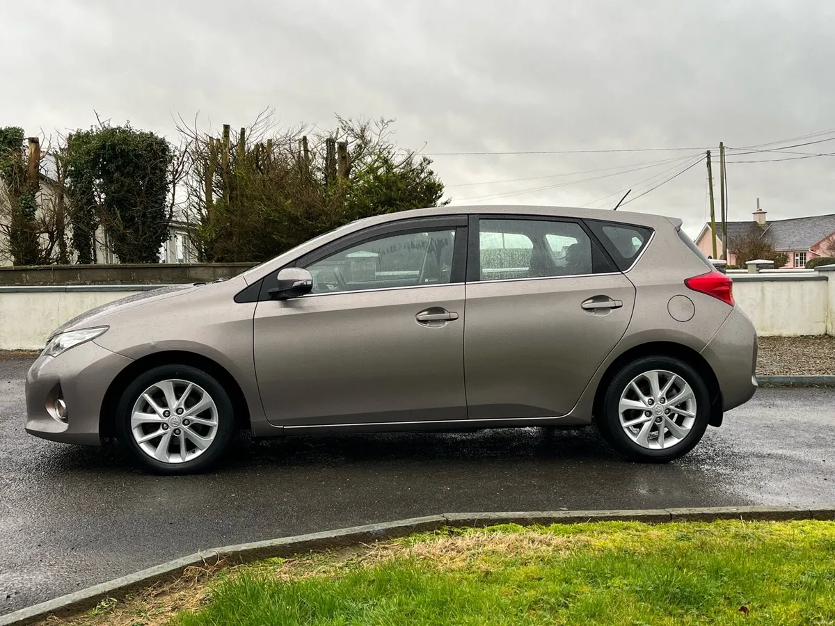 Toyota Auris   2012   1.4 Diesel - Image 1