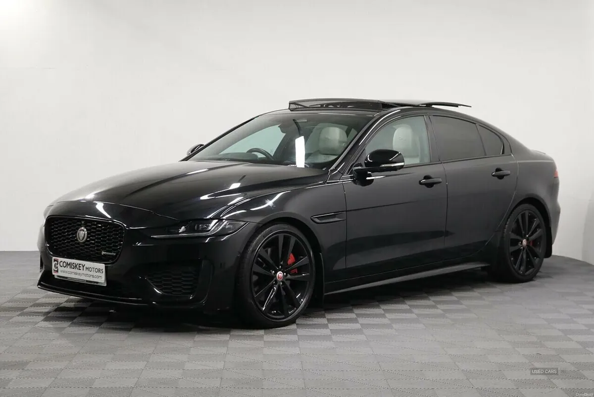 Jaguar XE D200 MHEV R-Dynamic Black - Image 3