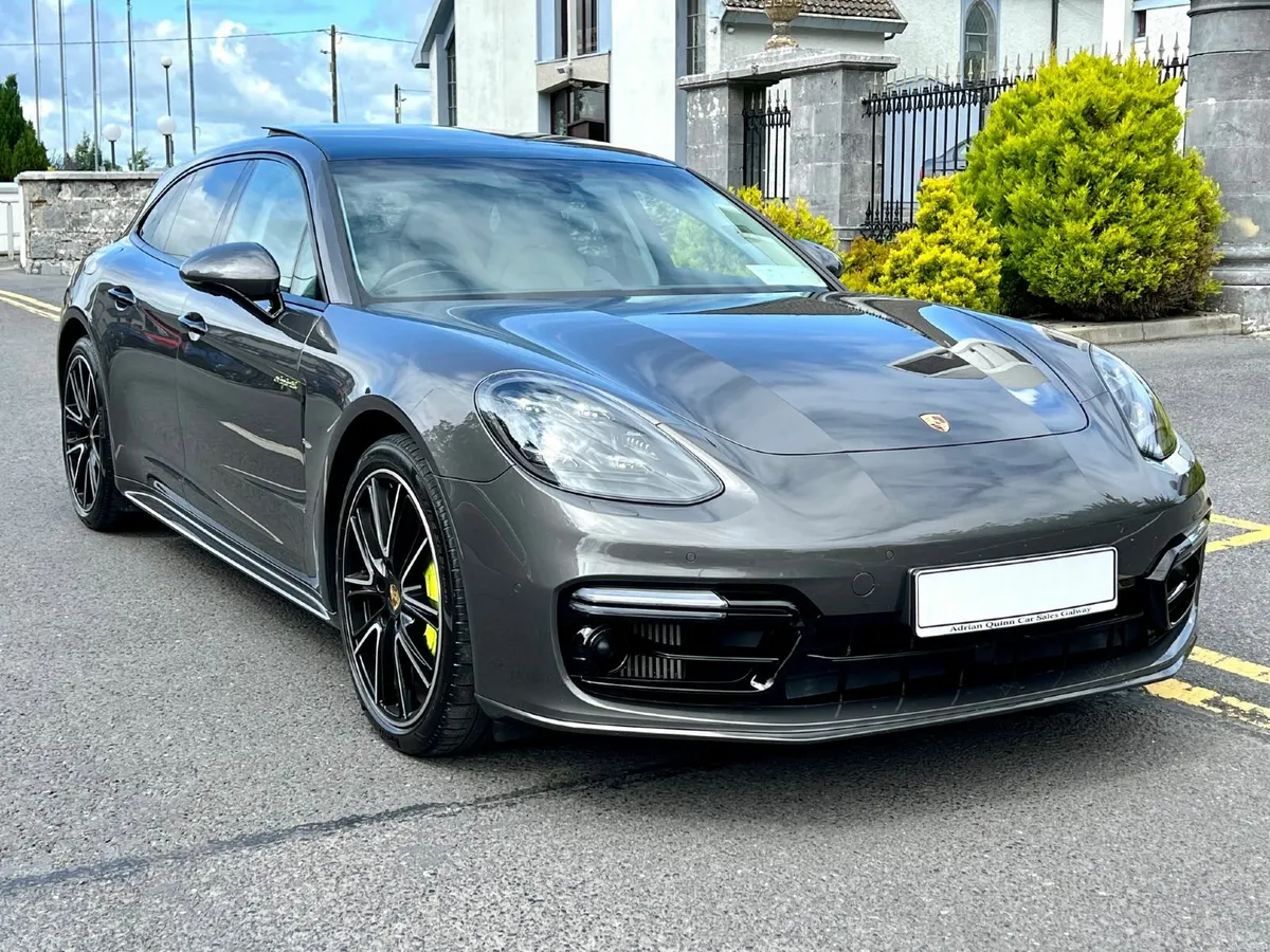 2018 Panamera 4 E-Hybrid Sport Turismo - Loaded! - Image 2