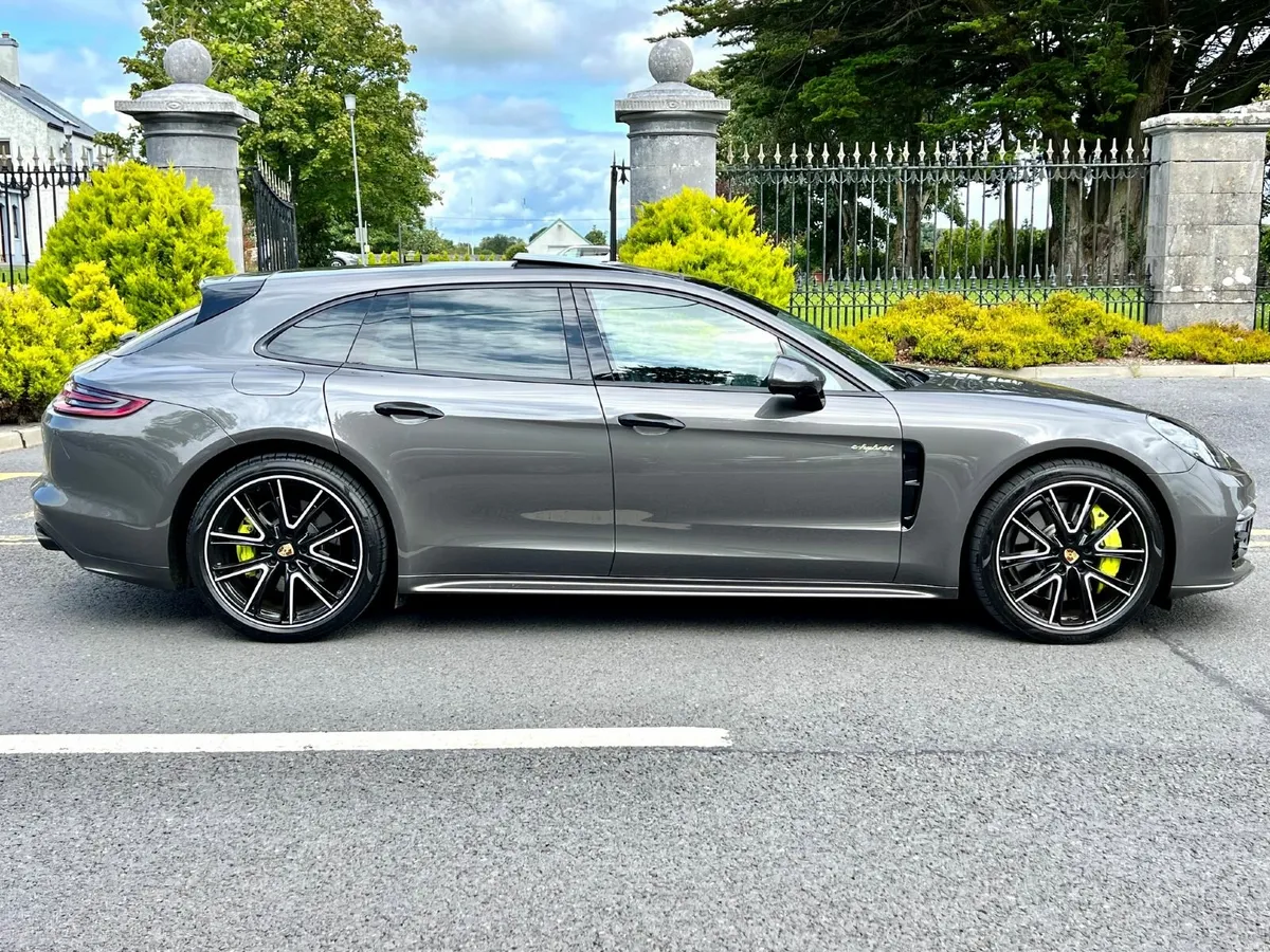 2018 Panamera 4 E-Hybrid Sport Turismo - Loaded! - Image 3