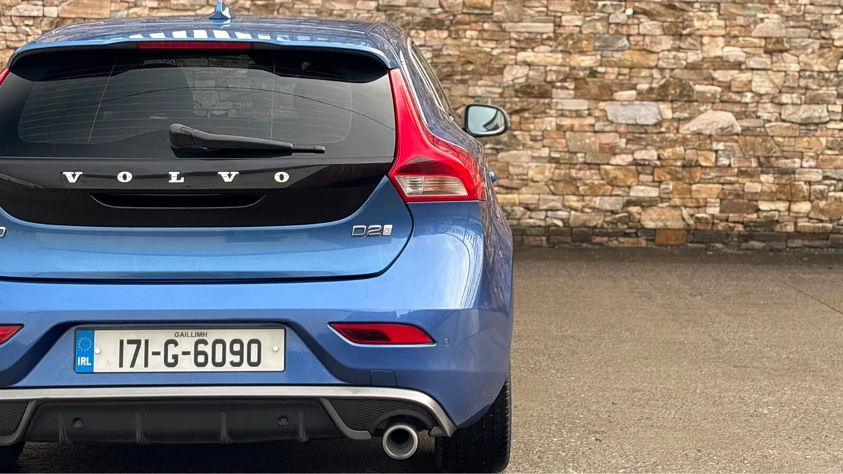 2017 Volvo V40 R-Design - Automatic - FSH - Image 4