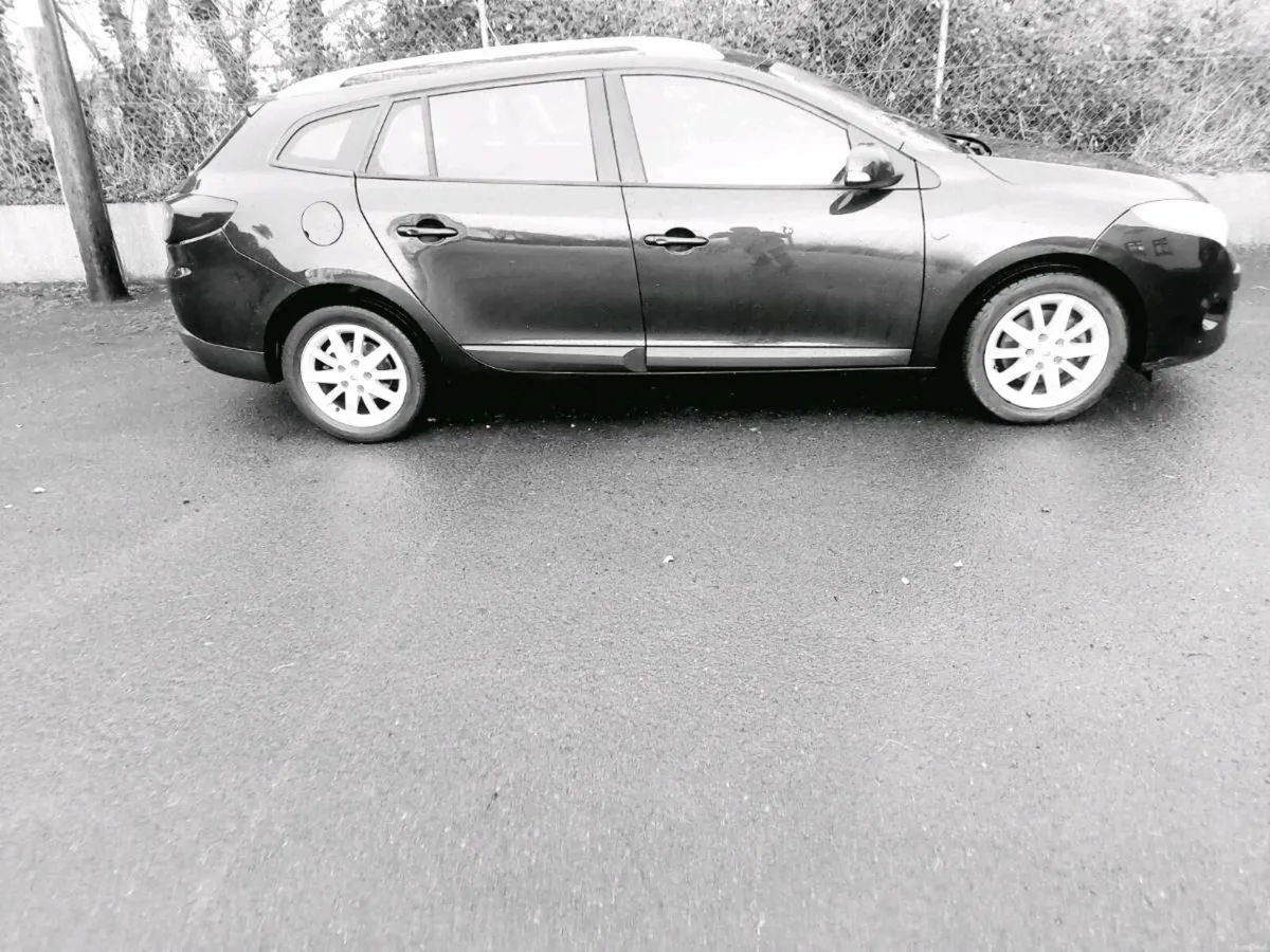 2010 renault megane estate nct 9/26 tax €200 - Image 3
