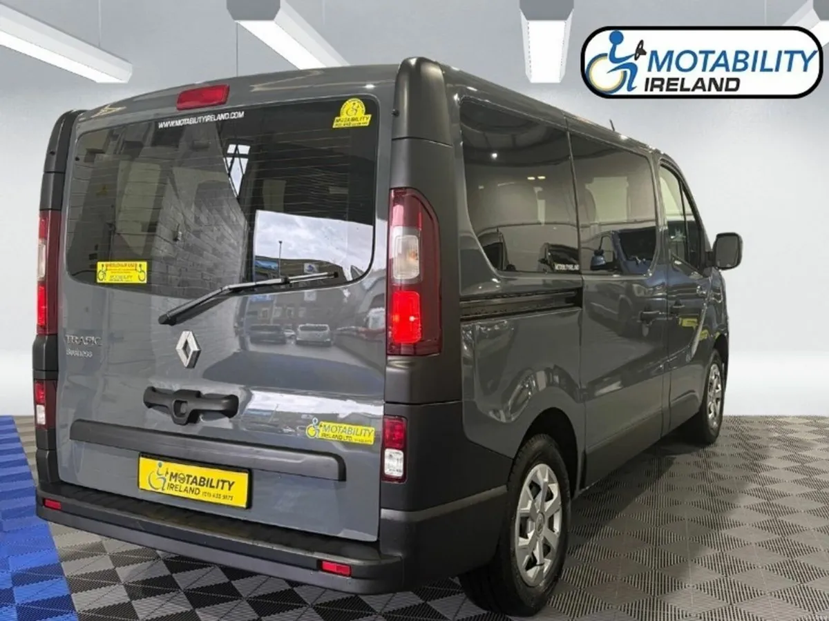 Renault Trafic 9 Seater - Image 2