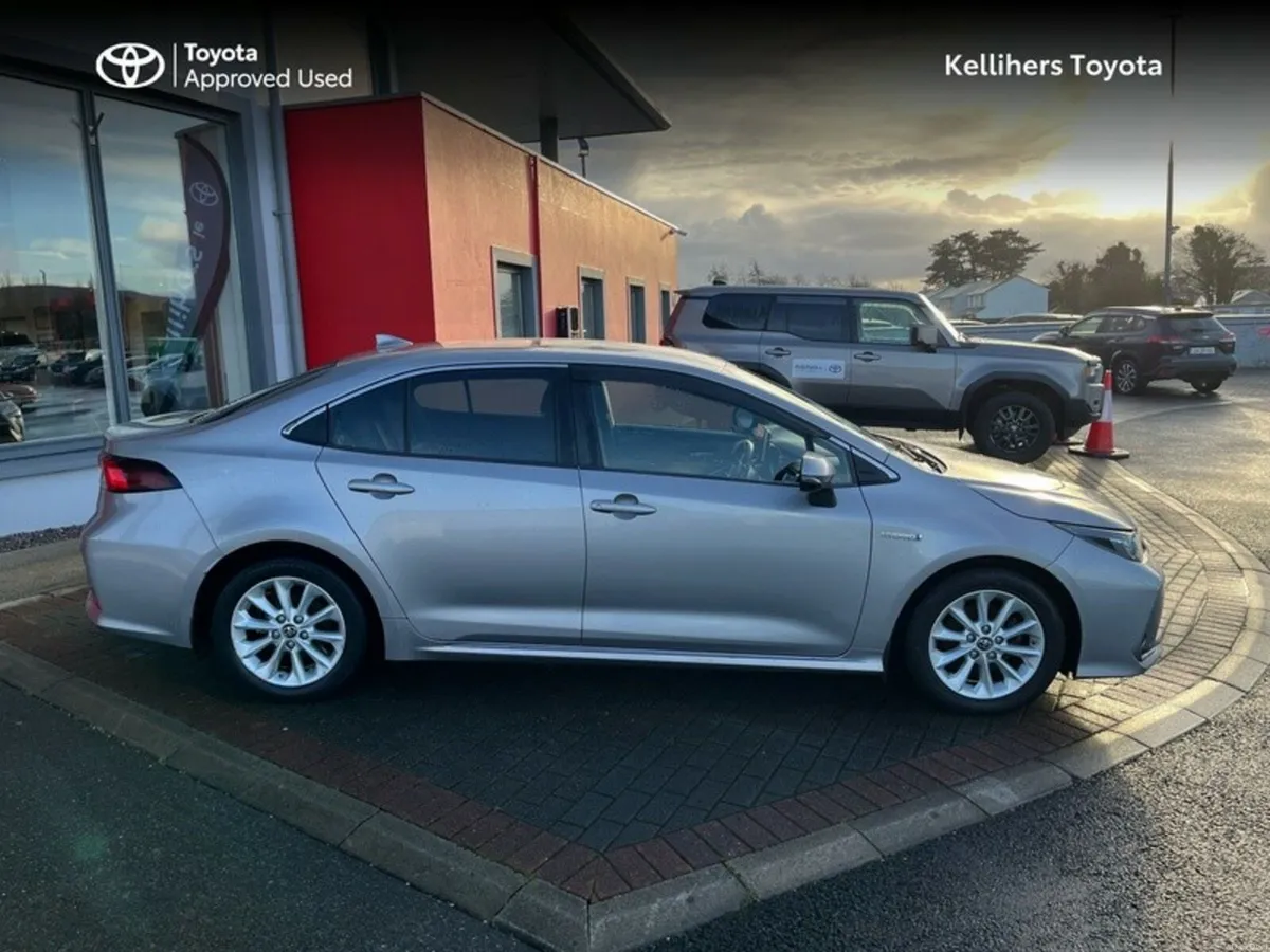 Toyota Corolla HYBRID ELECTRIC LUNA - Image 3