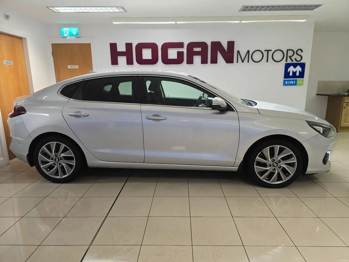 Hyundai i30 Fastback Executive Petrol 5DR - Image 3