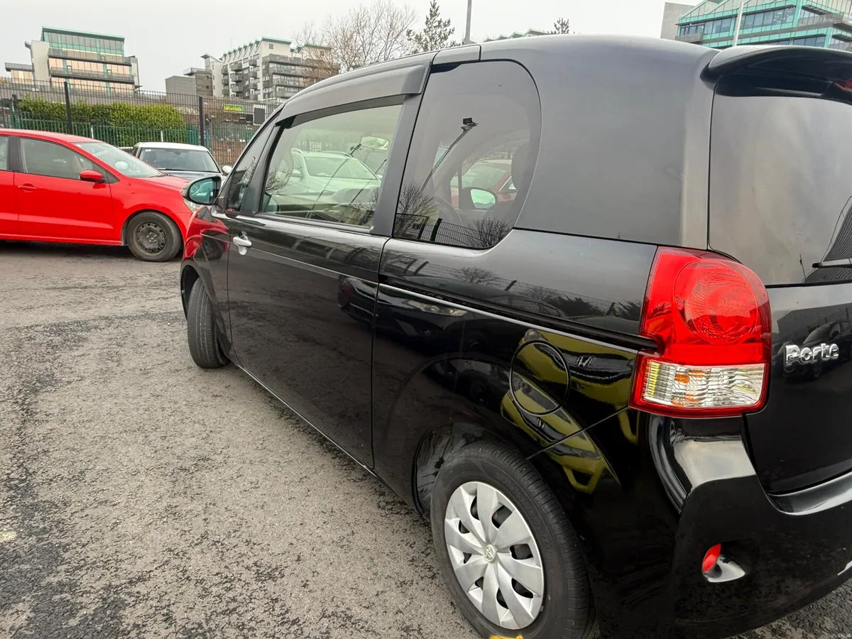 Toyota porte 2012 black - Image 6