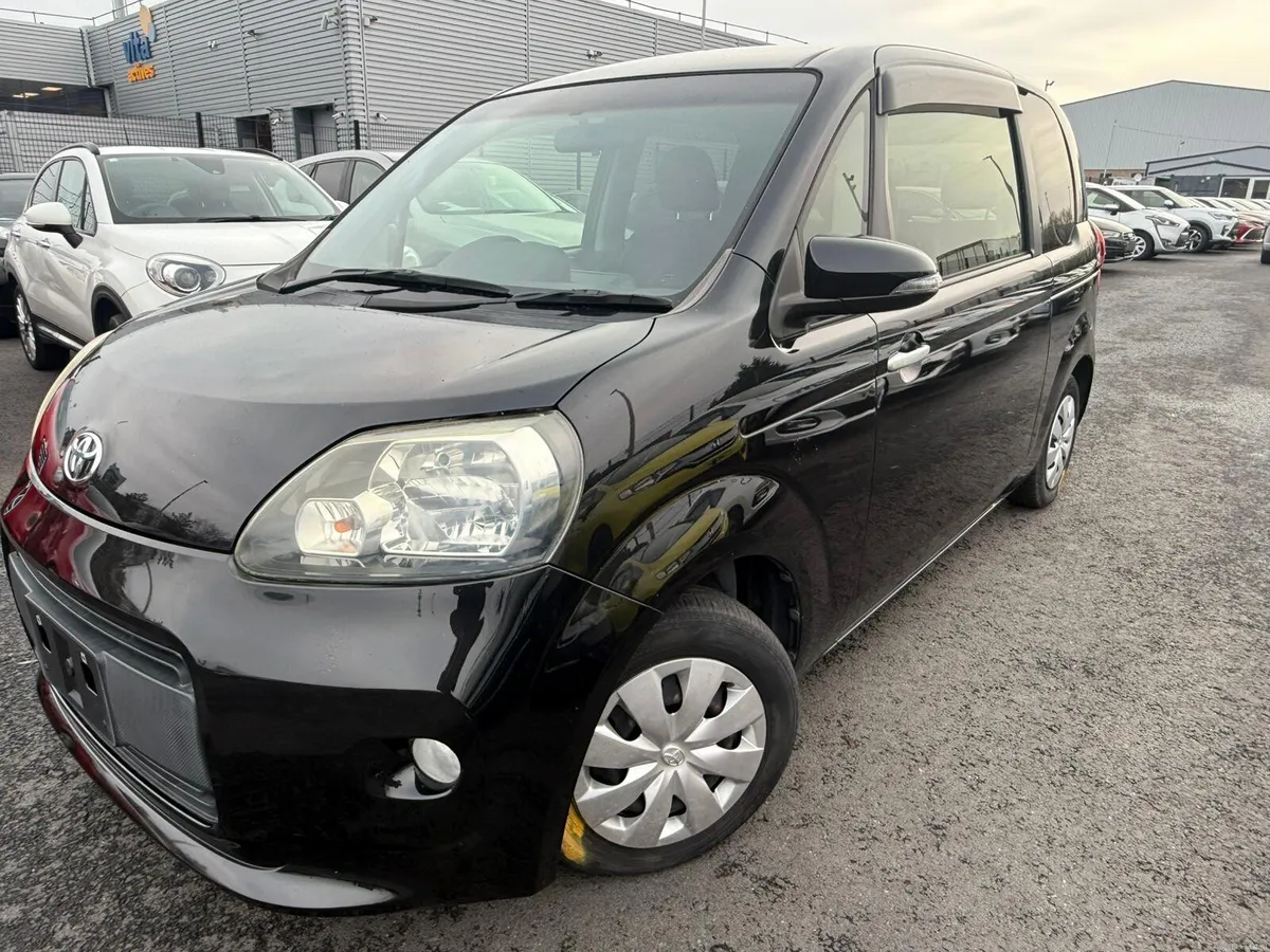 Toyota porte 2012 black - Image 2