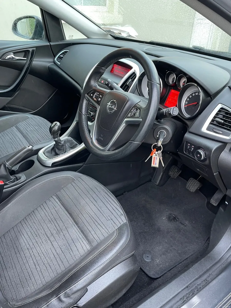 Opel Astra Excite 1.6CDTI 110PS ECO - Image 6