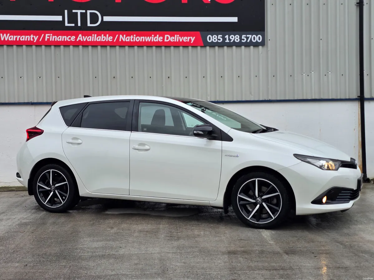2018 Toyota Auris LUNA SPORT MODEL NICE EXTRAS - Image 4
