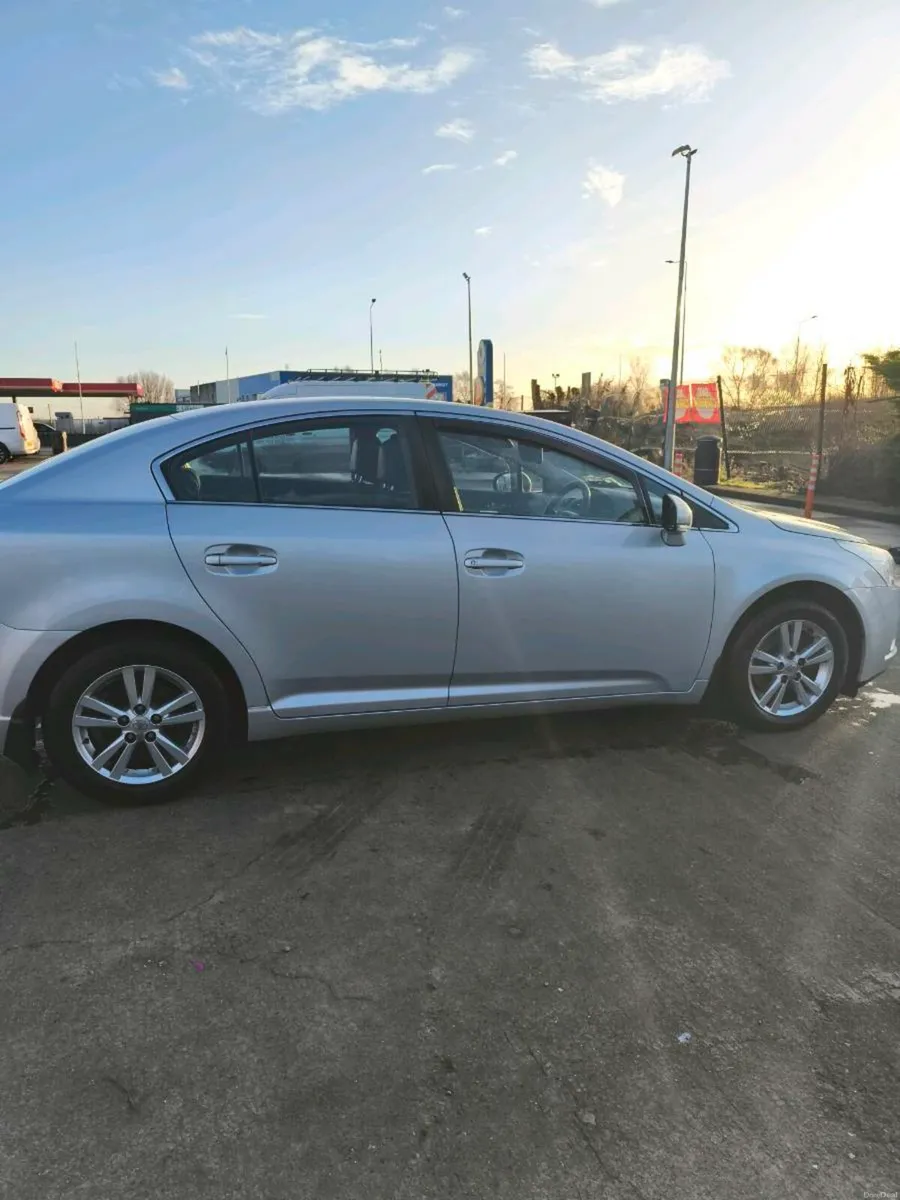 10 Toyota avensis - Image 4