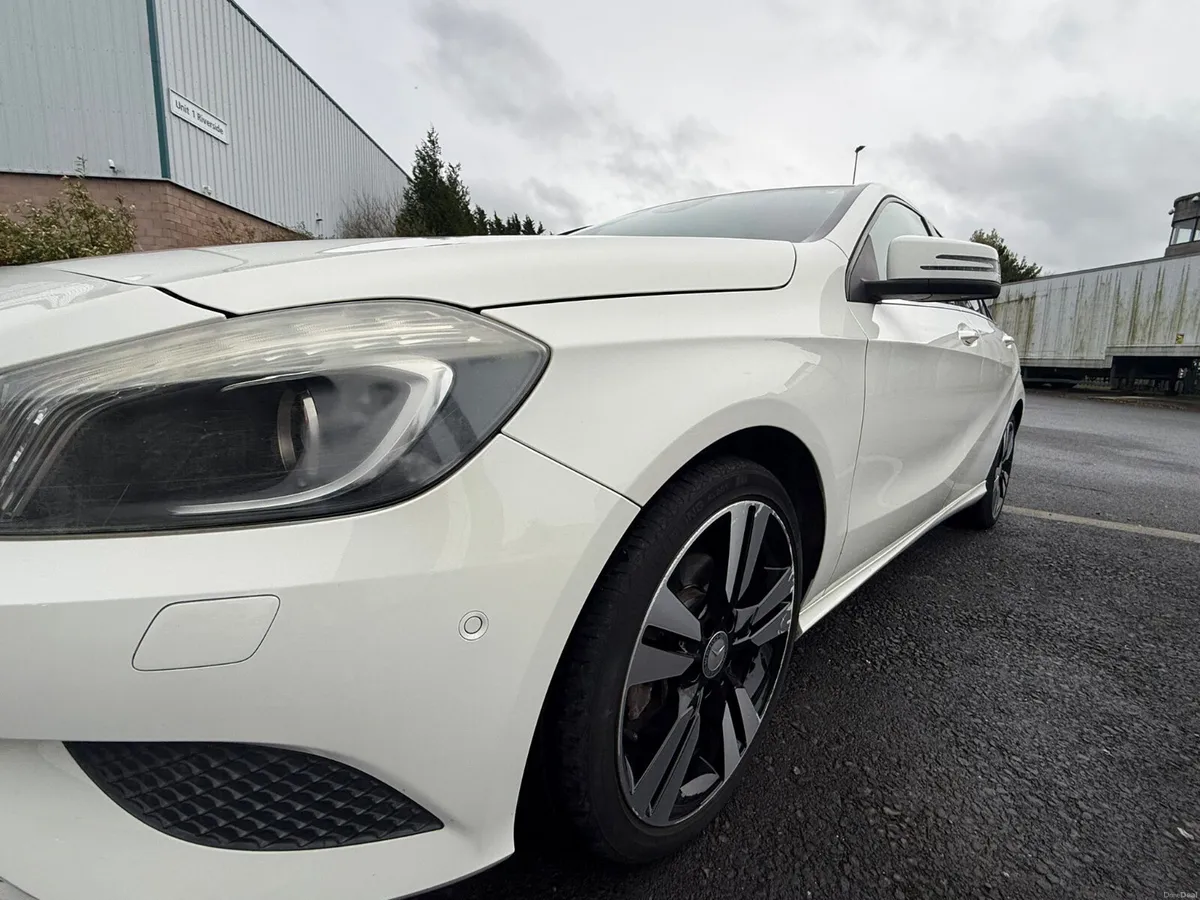 MERCEDES- BENZ A180 2014 - Image 4