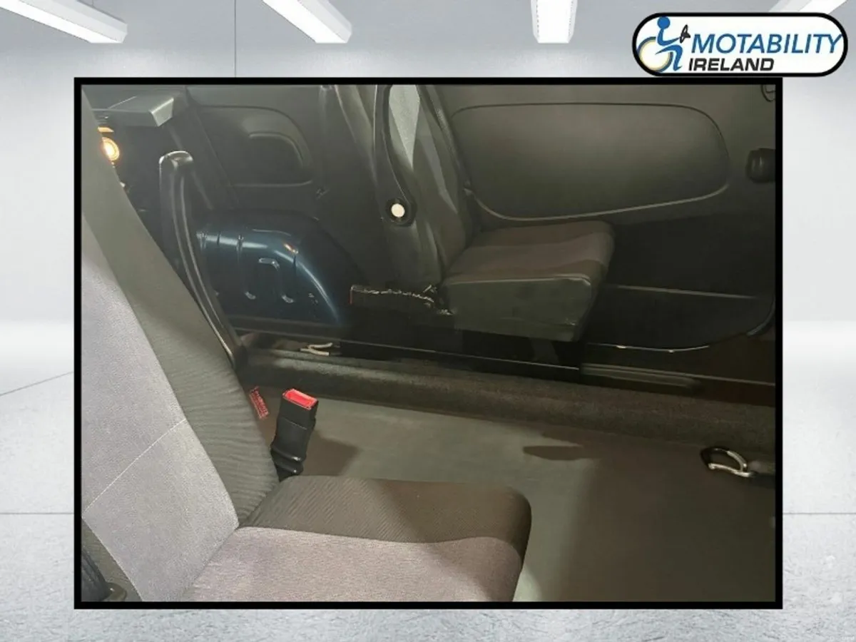 Renault Trafic Wheelchair Accessible - Image 6