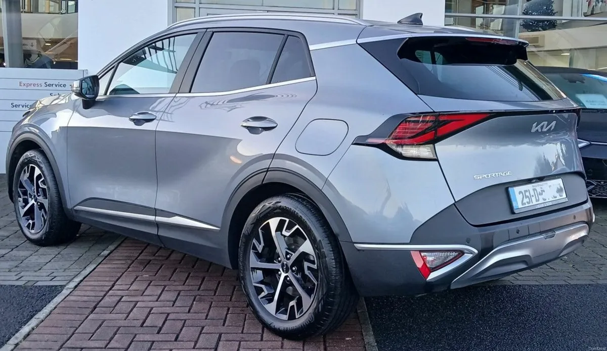 Kia Sportage K3 1.6 TDI **HEATED FRONT & BACK SEAT - Image 4