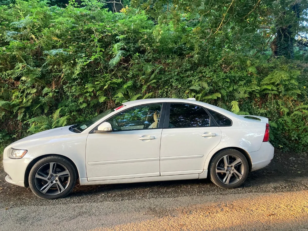 Volvo S40 2011 - Image 1