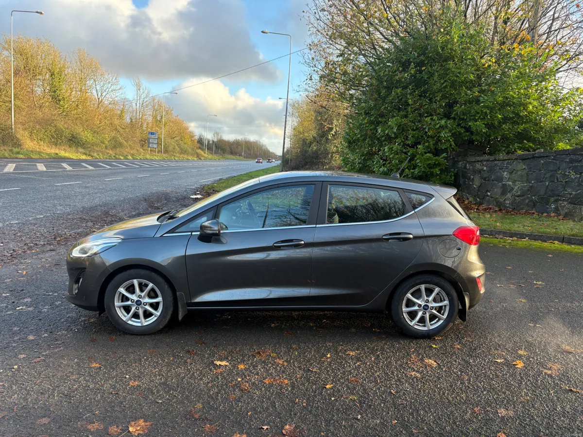 Ford Fiesta 2018 Manual NCT 27 !!! Ideal 1st car - Image 4