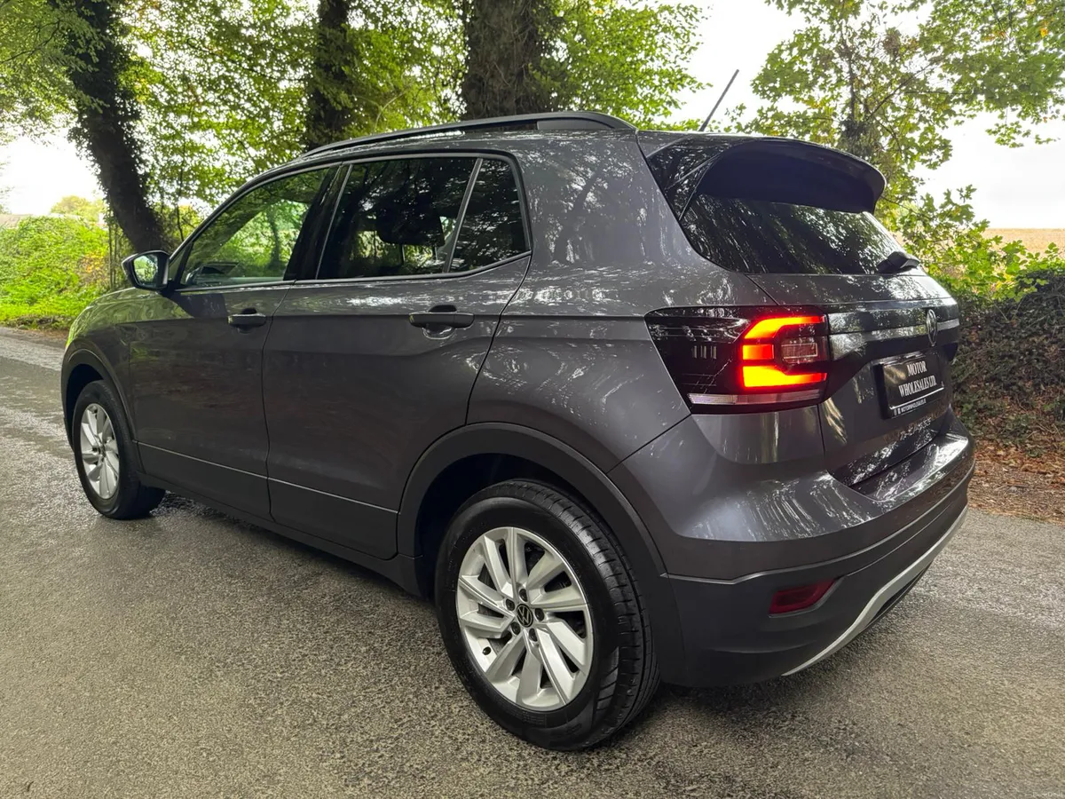 232 VW T CROSS 1.0 TSI LIFE ZENITH GREY - Image 5