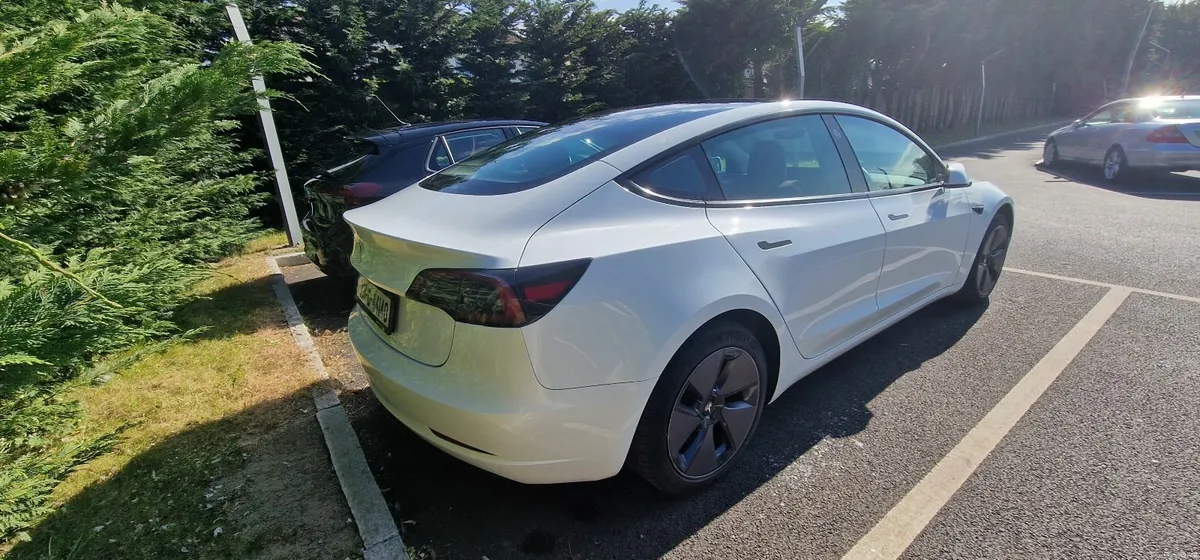 Tesla Model 3 2023 - Image 4