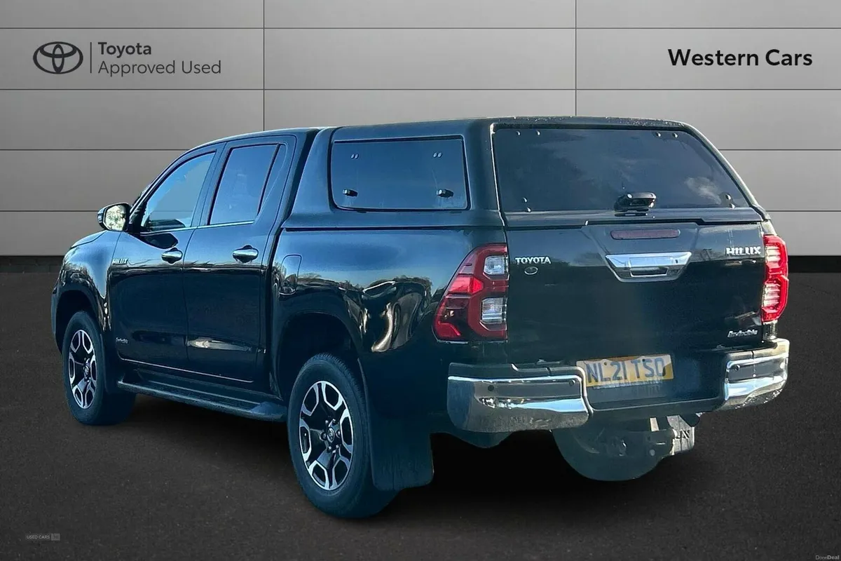 Toyota Hilux 2.8 D-4D Invincible Auto 4WD Euro 6 ( - Image 4
