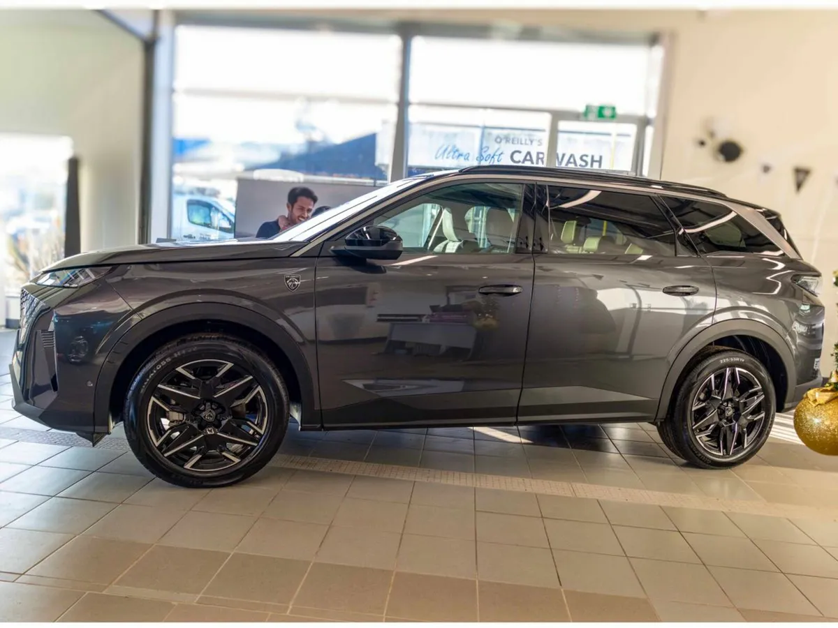 Peugeot 5008 2025 Peugeot 5008 GT Hybrid Zero Mile - Image 4