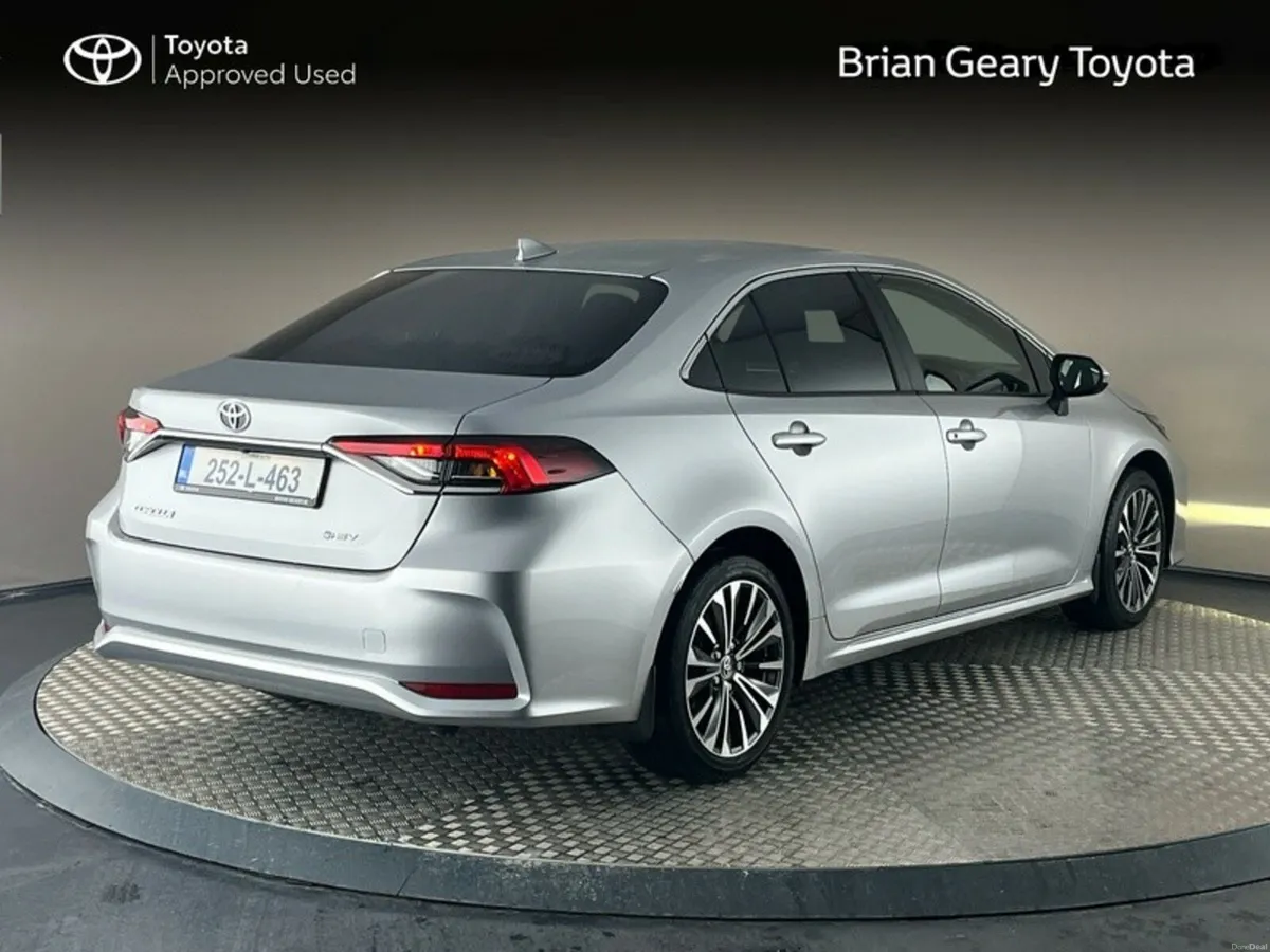 Toyota Corolla HYBRID LUNA SPORT SALOON - Image 2