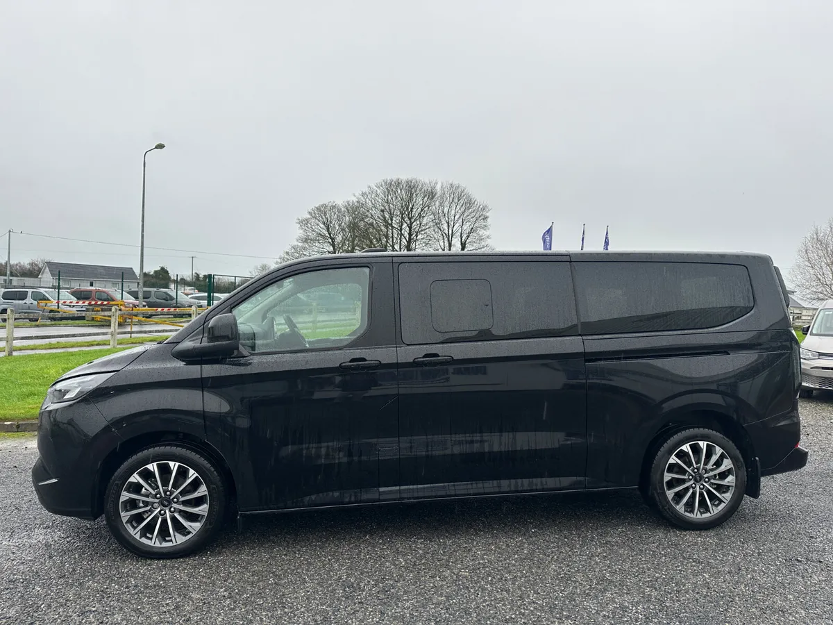 New Ford Tourneo Custom Hybrid Wheelchair Access - Image 4