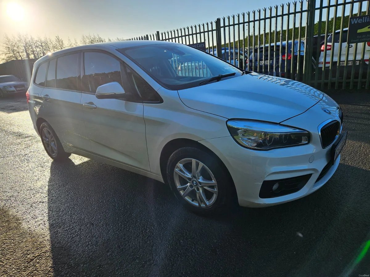 BMW 2-Series 2016 218i SE AUTO 7 SEATS - Image 4