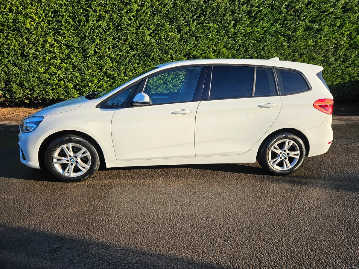 BMW 2-Series 2016 218i SE AUTO 7 SEATS - Image 2